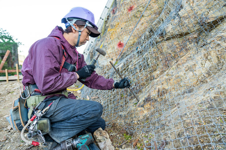 作業を行うスタッフ